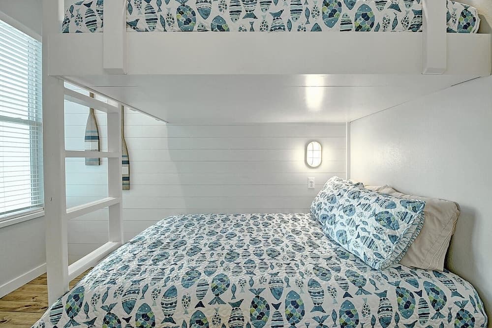 Brock's 2 Bedroom Bungalow by Redawning