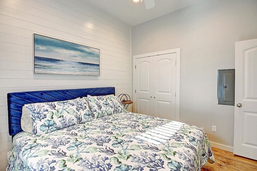 Brock's 2 Bedroom Bungalow by Redawning