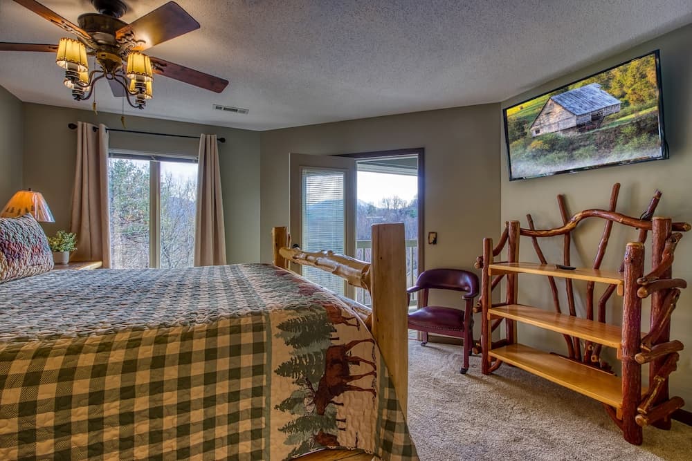 Tree Tops by HoneyBear Cabins