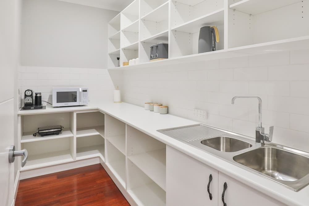 Indulge Luxury Homes - Dockside Marina