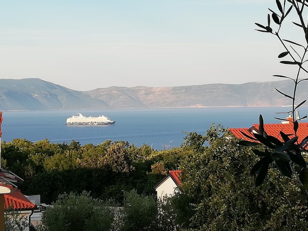 3 Bed Flat - Sleeps 6 - Garden - Parking - Wifi