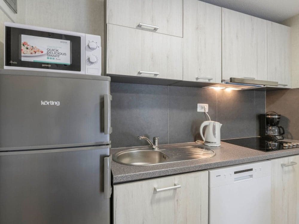 Mobile Home in Banjole With Pool Near Beach