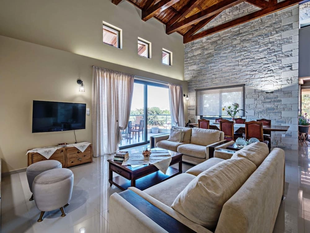 Luxury Villa Near Sea and City, Ping Pong, Childrens Area and BBQ