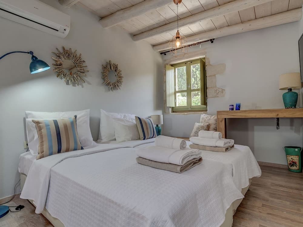 Traditional Stone Built Villa With Private Pool Near Tavern & the Beach