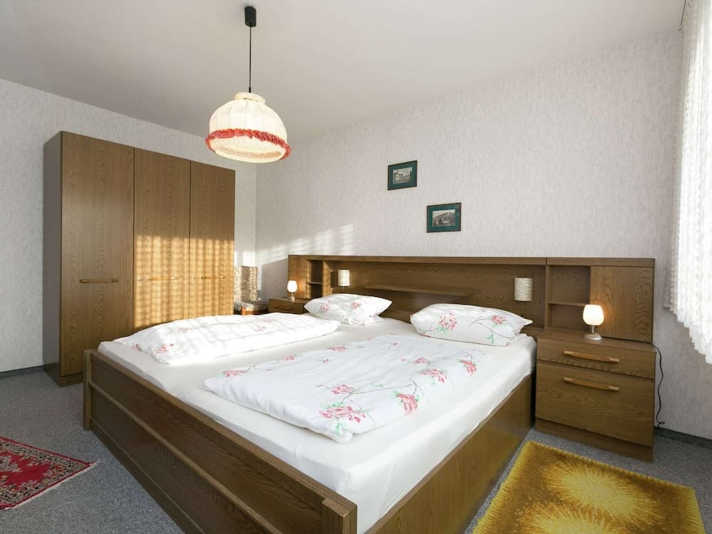 Beautiful Apartment in Winnen Near Forest and Town Centre