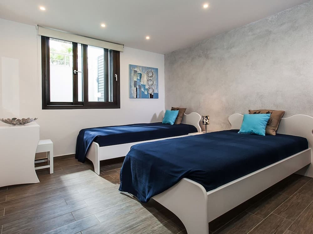 Great Villa, Enormous Pool, Nice Location near Village Sisi