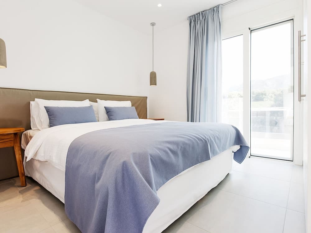 Beautiful Luxe Villa in Private Olive Grove, sea and Mountain View, Close to sea