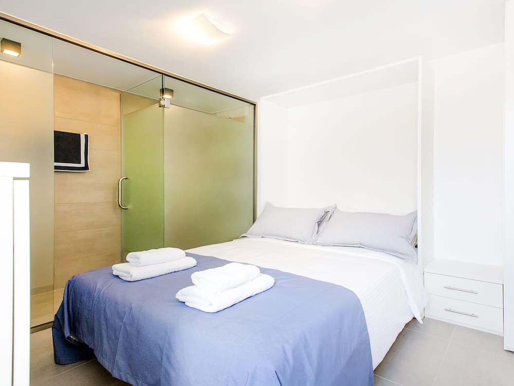 Beautiful Luxe Villa in Private Olive Grove, sea and Mountain View, Close to sea