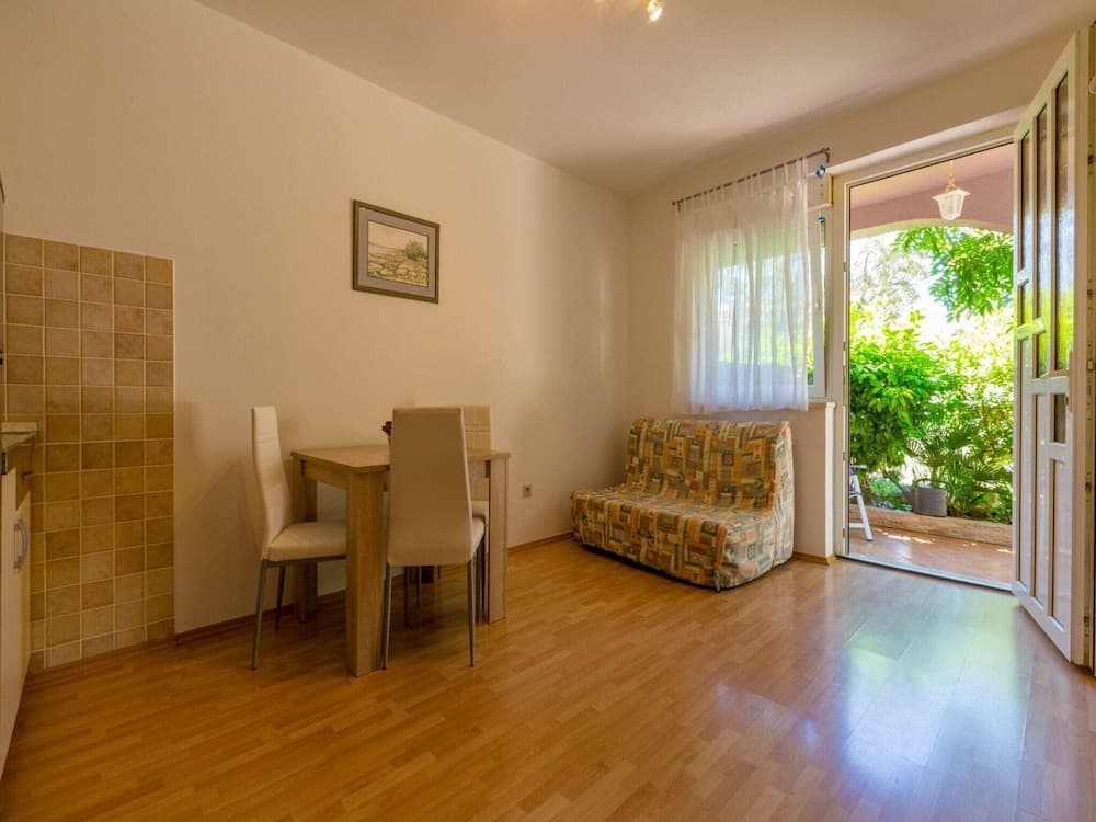 Nice Apartment With Terrace & Swimming Pool