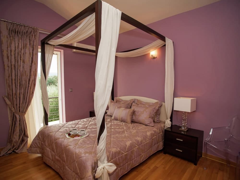 Villa With Private Pool, BBQ Area