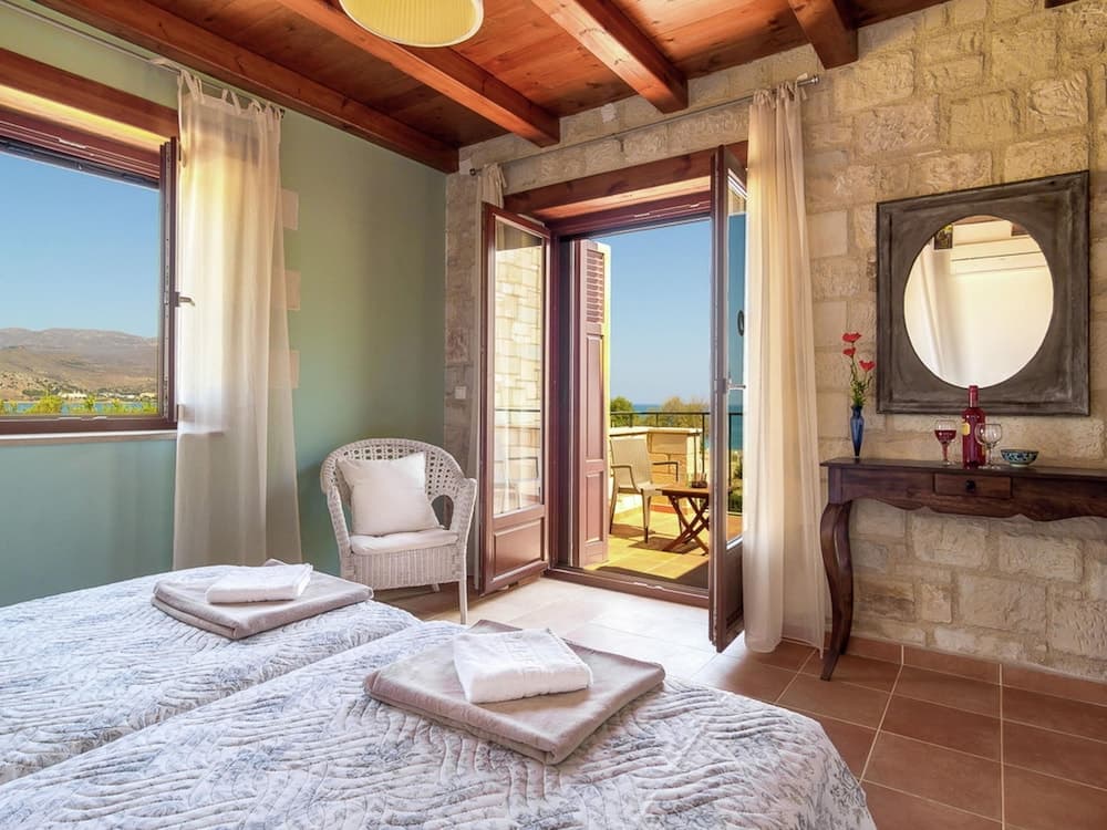 Villa in Kamisiana With Private Pool & Beach