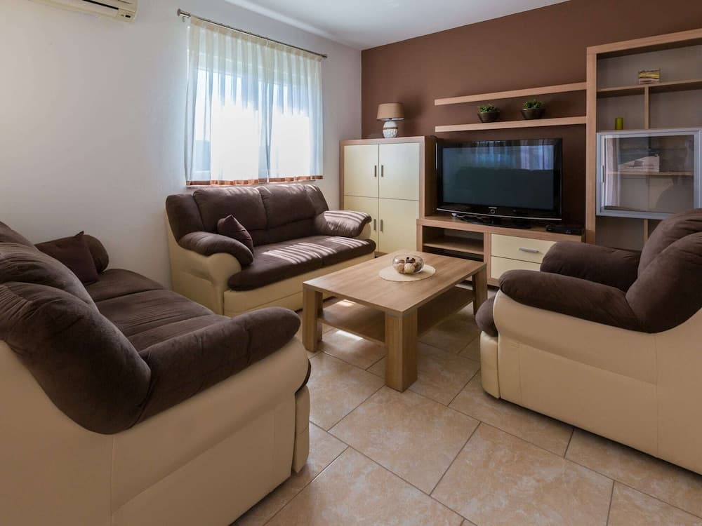 Spacious Apartment With Swimming Pool & Balcony With Sea View