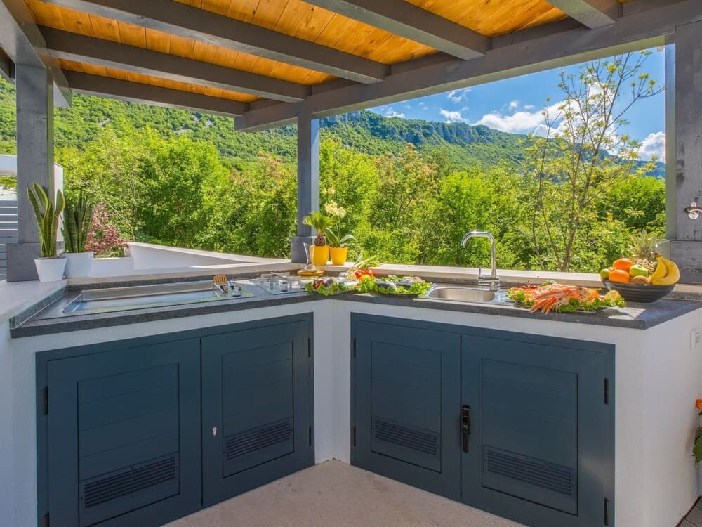 Luxurious Holiday Home in Grizane With Swimming Pool