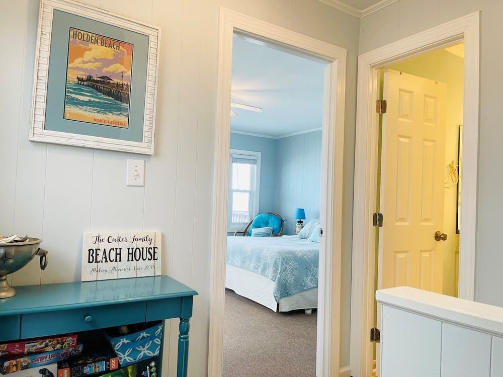 Turtley Paradise East 3 Bedroom Home by RedAwning