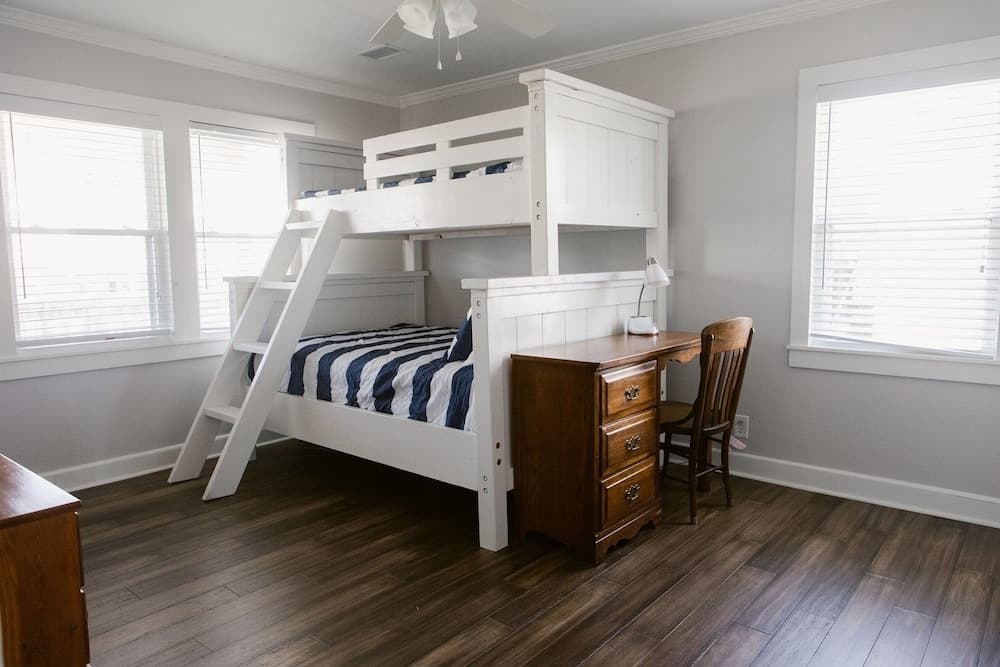 Holden Pattern 4 Bedroom Home by RedAwning