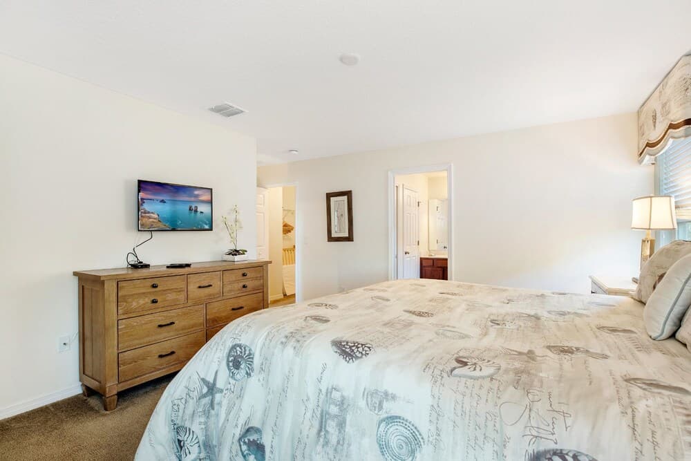 Gated,south Facing Pool With Spa, Games Room & BBQ