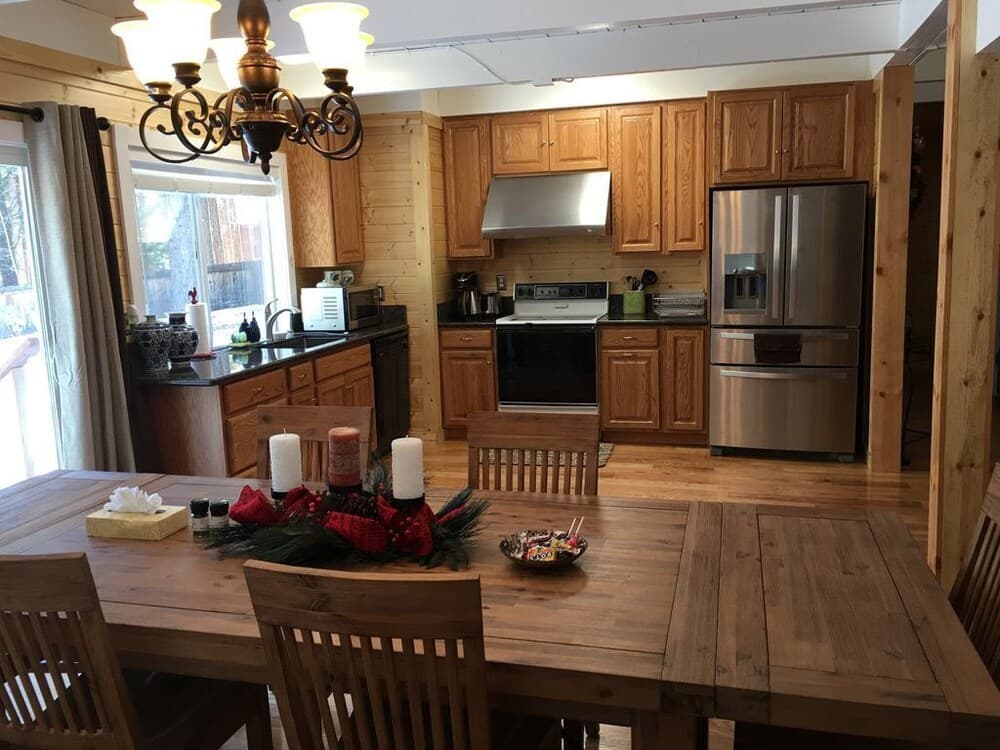 Newly Renovated, Jacuzzi Tub, Foosball Table