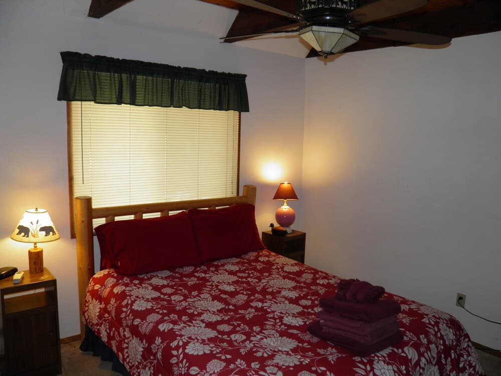 Only 7 Miles to Heavenly, Huge Deck, Pets Welcome