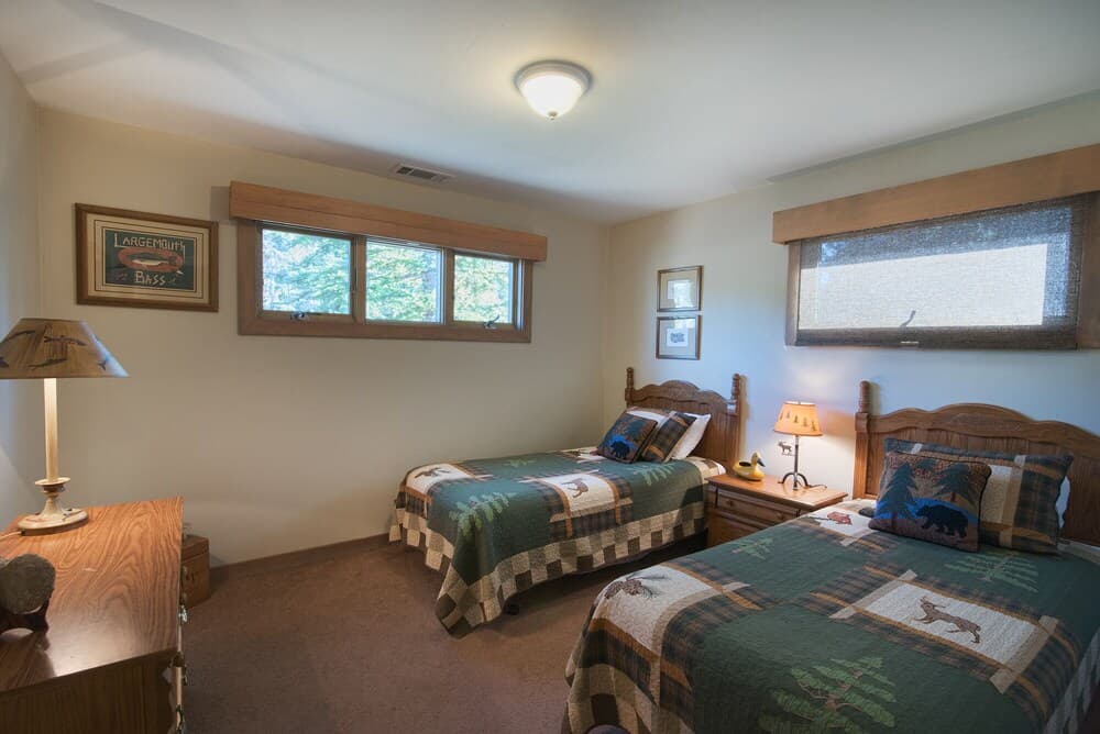 Lakefront Home, Private Hot Tub,marina..