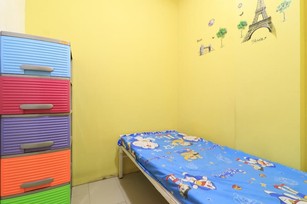 Eiffel Residence Batu Tulis 35A1 - Female Only