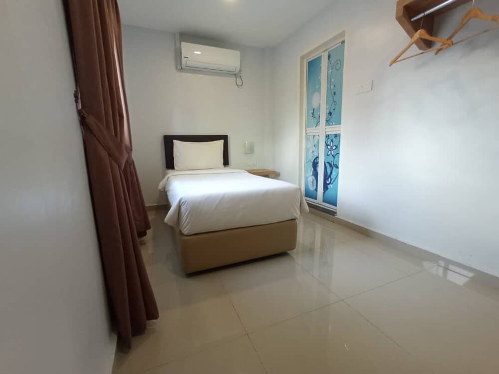 Room V @ Jalan Megat