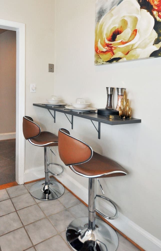 CH6 Beautiful Fully Furnished 2BR King Beds