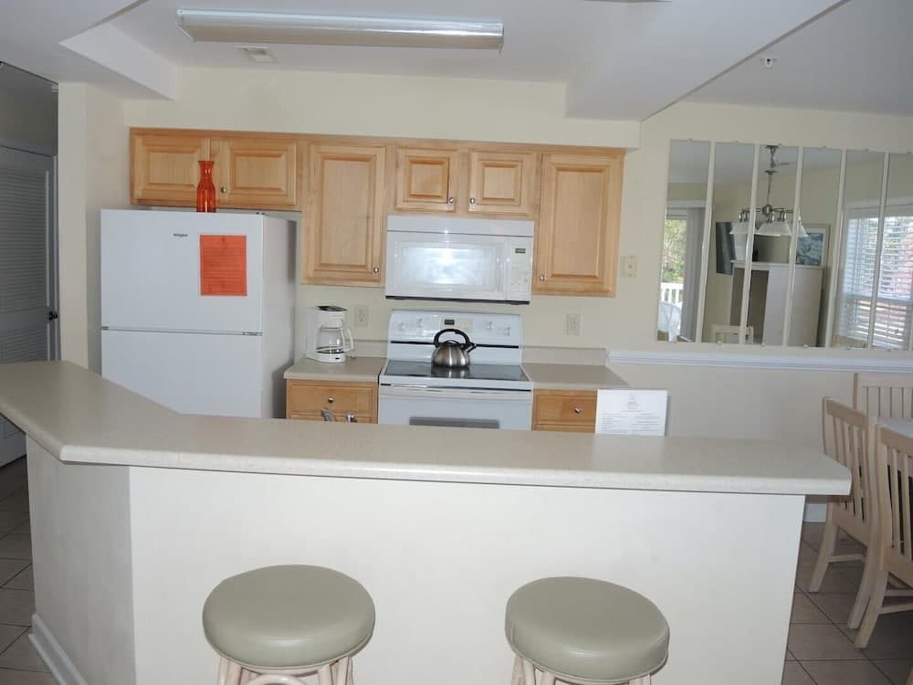 2404 2 Bedroom Villa by RedAwning