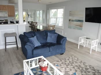 101 2 Bedroom Villa by Redawning