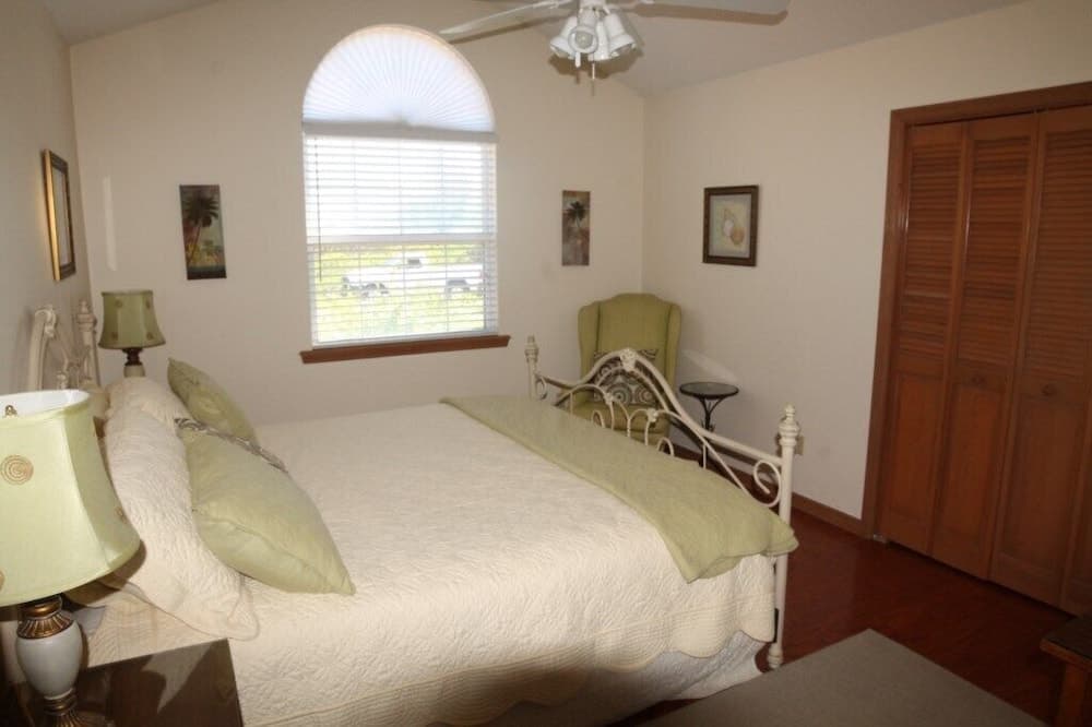 Blue Horizon 3 Bedroom Home by Redawning