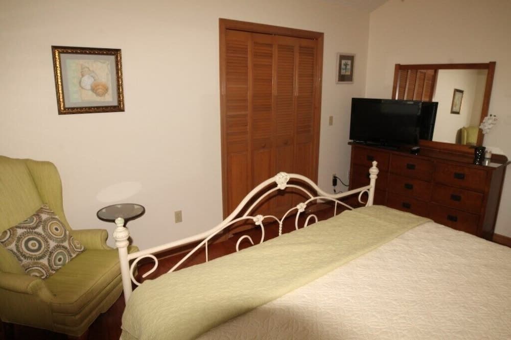 Blue Horizon 3 Bedroom Home by Redawning