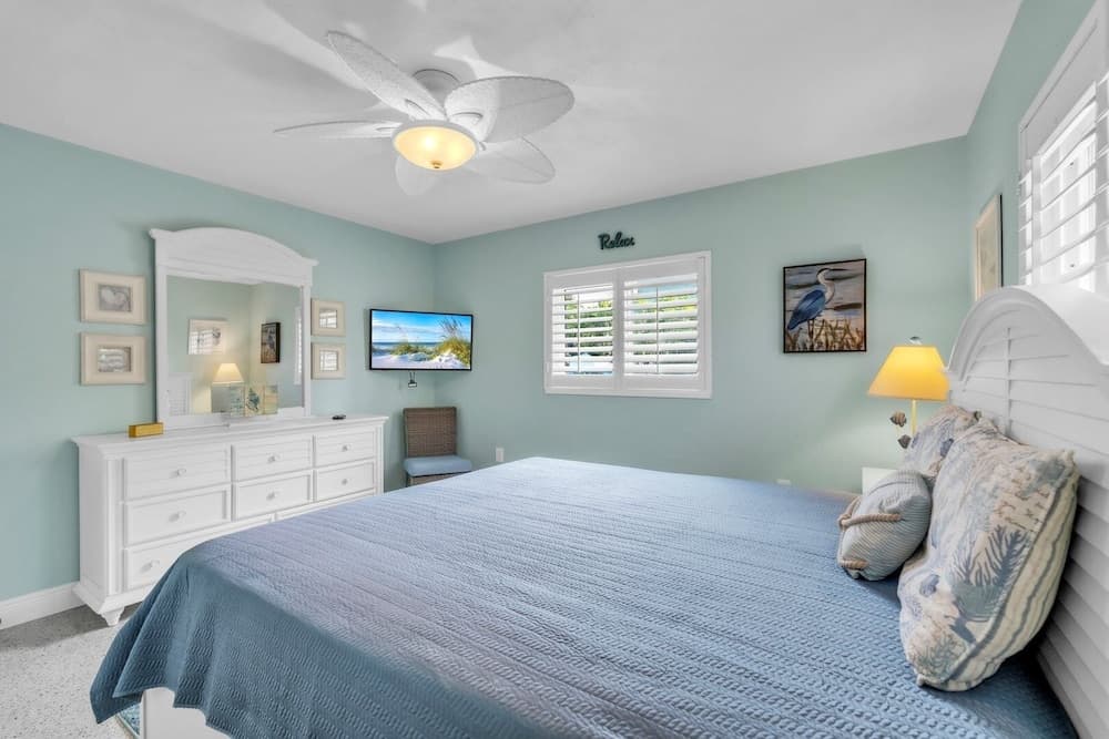 Bayside Bliss 3 Bedroom Home by RedAwning