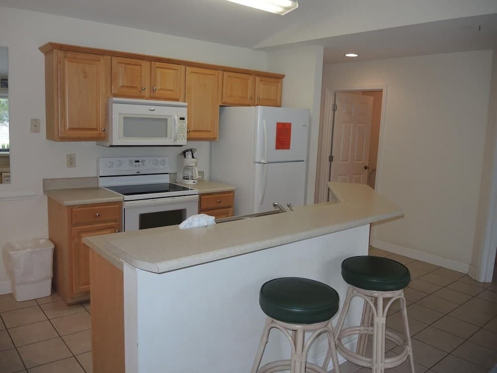 3008m 1 Bedroom Condo by Redawning