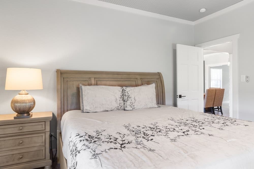 Pecan Farm Haus 2 Bedroom Cottage by RedAwning