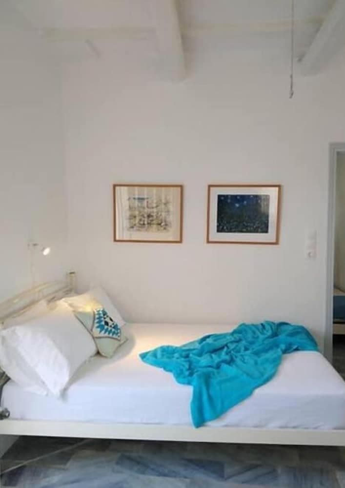 Beach Cottage in Flisvos St.George