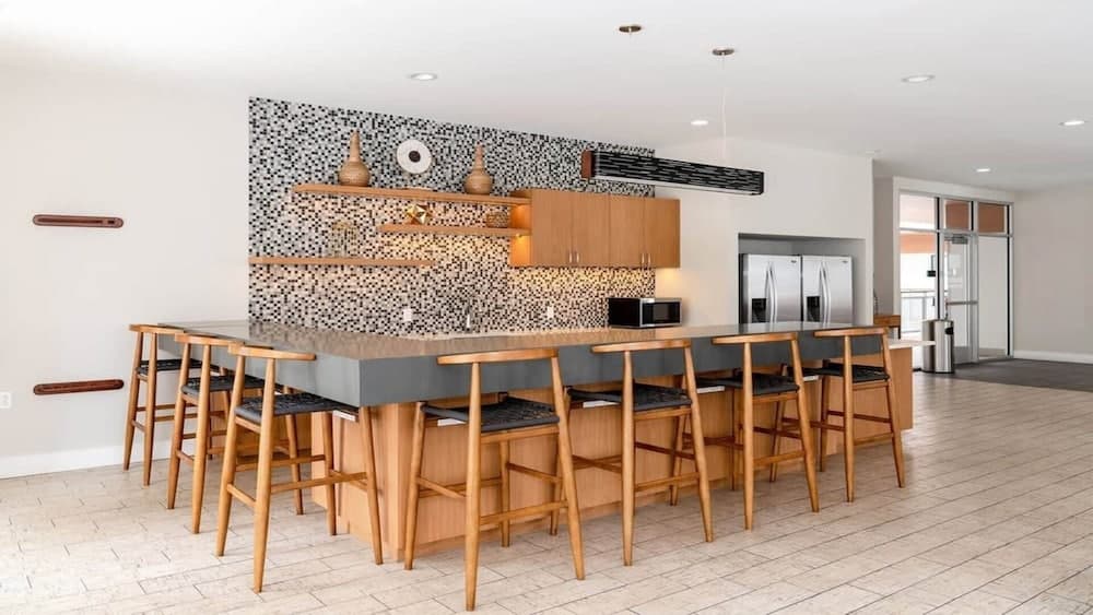 Downtown Dallas CozySuites w/ roof pool, gym #1