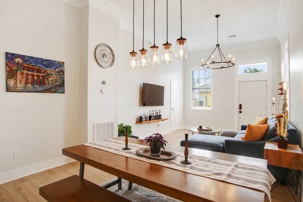Revived Nola Home Near Everything!