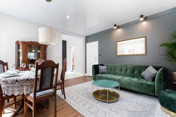 Kosciuszki Square Apartment by Renters