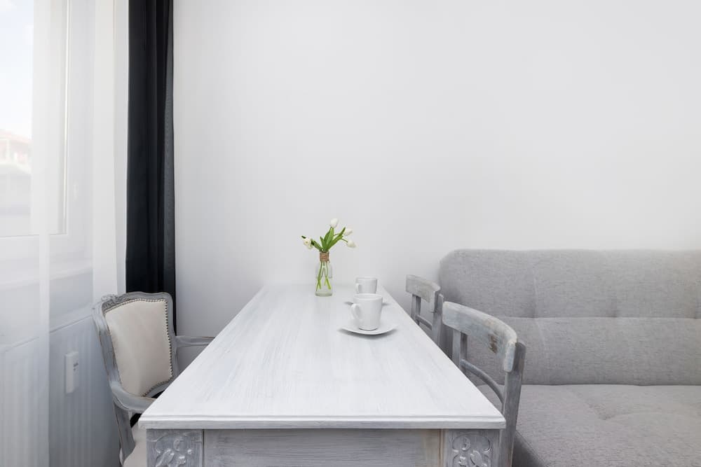 Supreme Apartment Mazowiecka by Renters