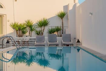 Beautiful 4-bed Cave House Near Fira, Private Pool