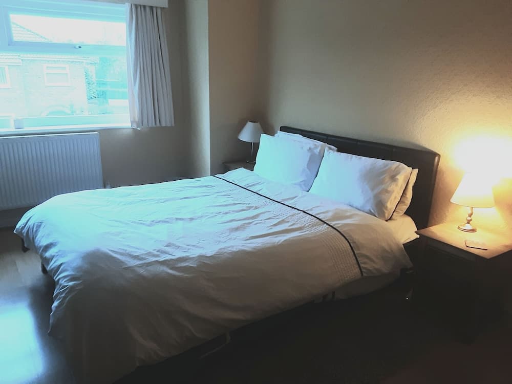 Beautiful Romantic Village House With Netflix