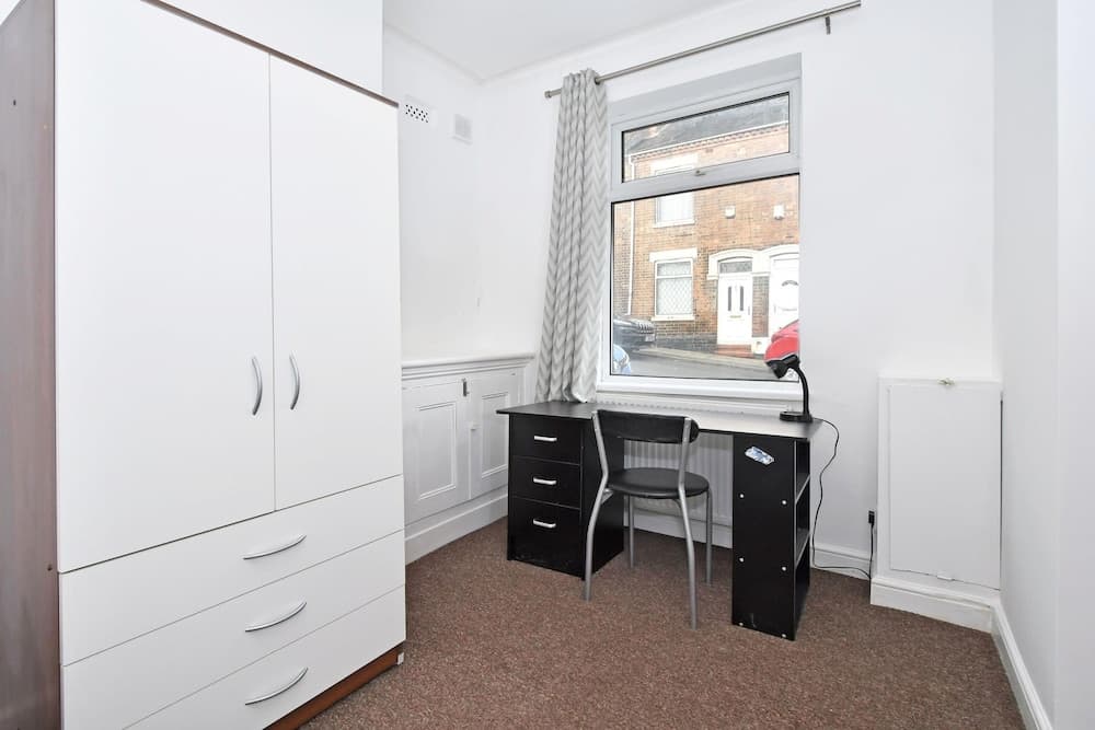 Townhouse @ 66 Rose Street Stoke