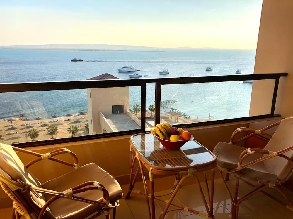 Cosy Sea View Studio - The Views Waterside