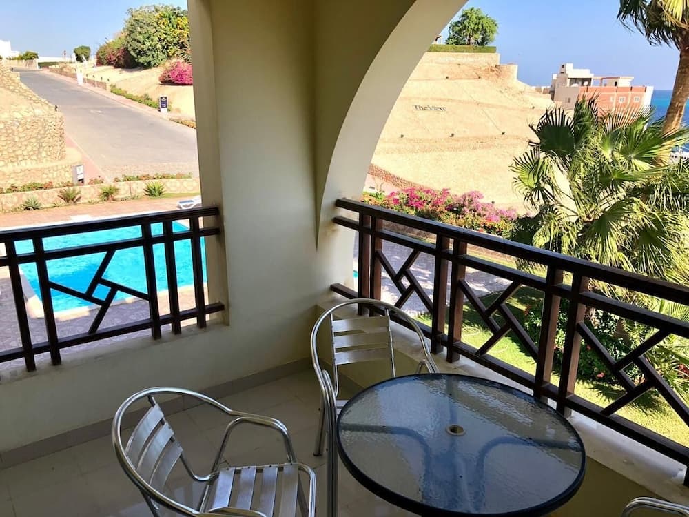 Stunning sea View Studio The View Waterside