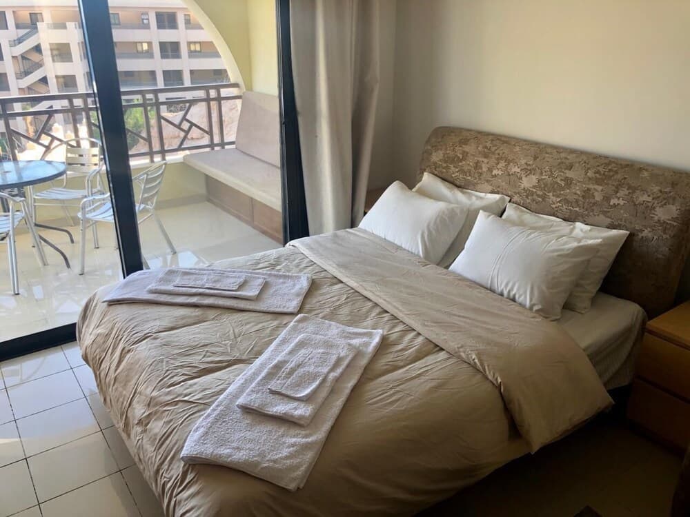 Stunning sea View Studio The View Waterside