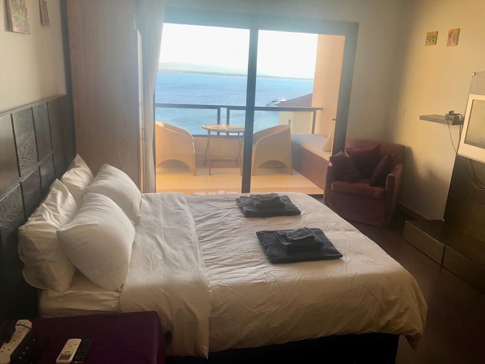 Cosy & Cute Beach Front Studio at the Views Waterside