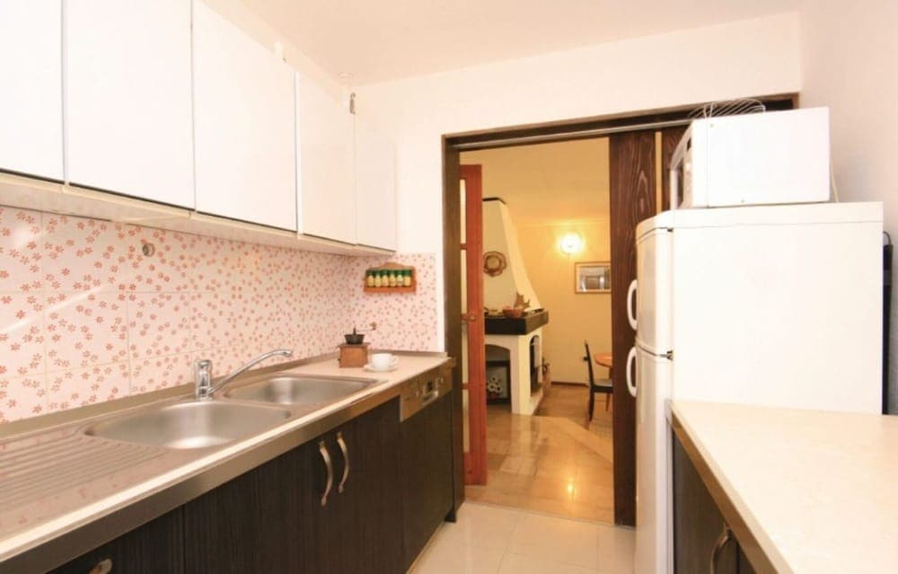 Captivating 3-bedroom Villa in Kanica