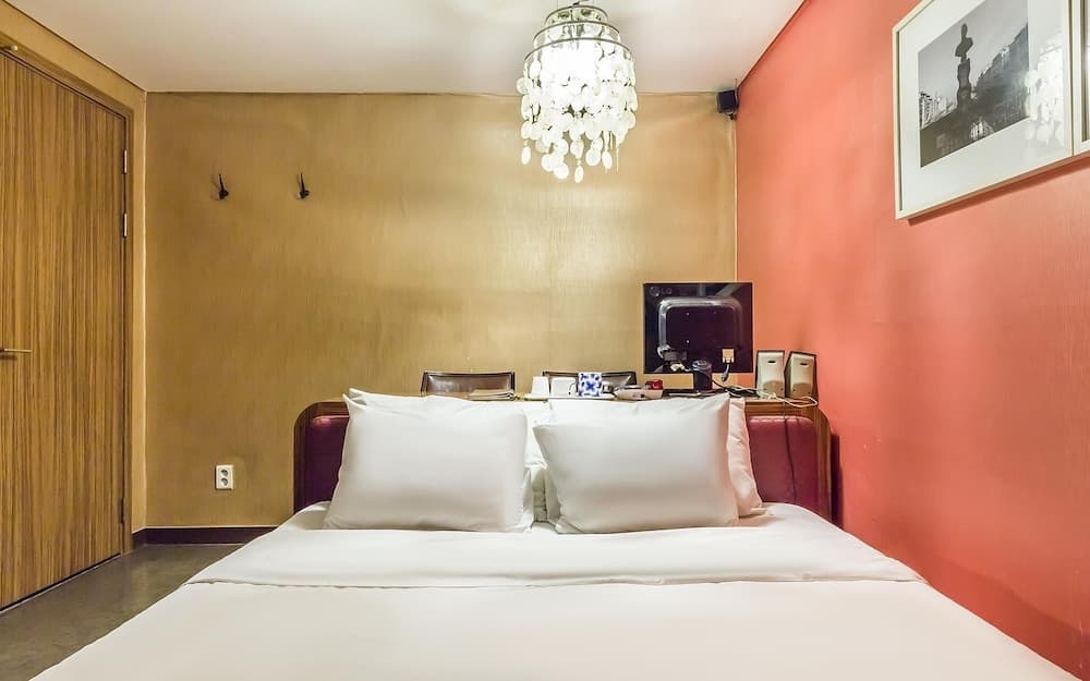 Nokbeon Hotel Galley