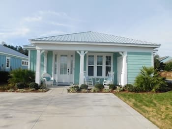 #2209 2 Bedroom Cottage by Redawning