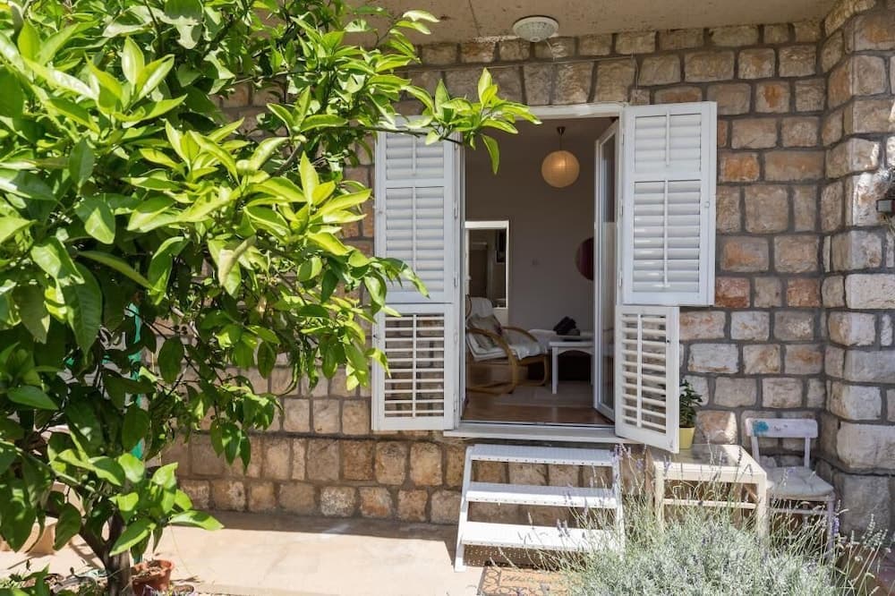 Apartment Purple Rain