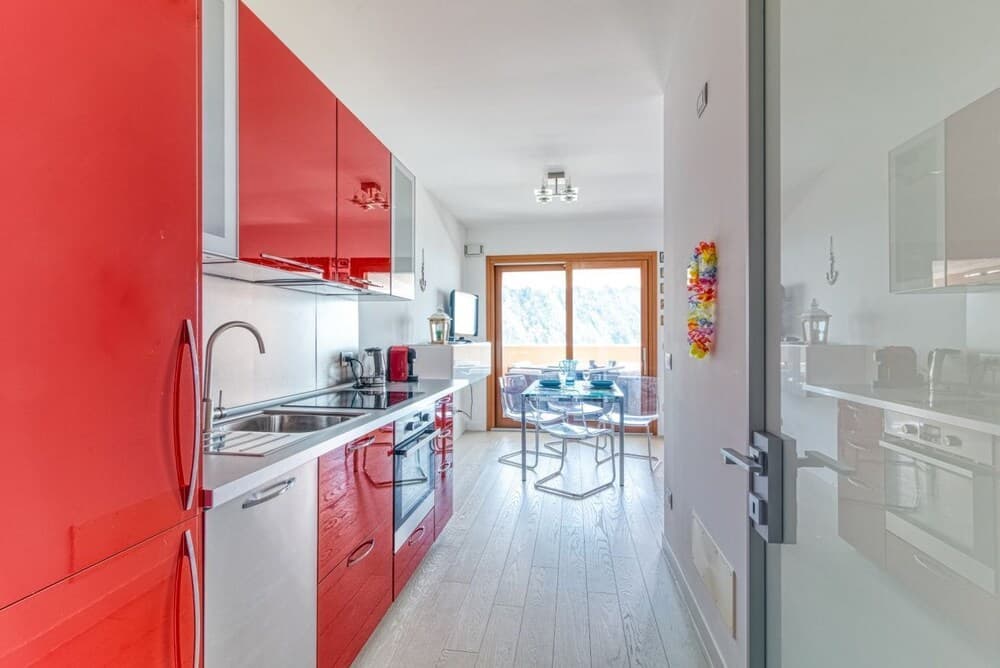 The Lady in Red Studio Flat with Sea View Terrace